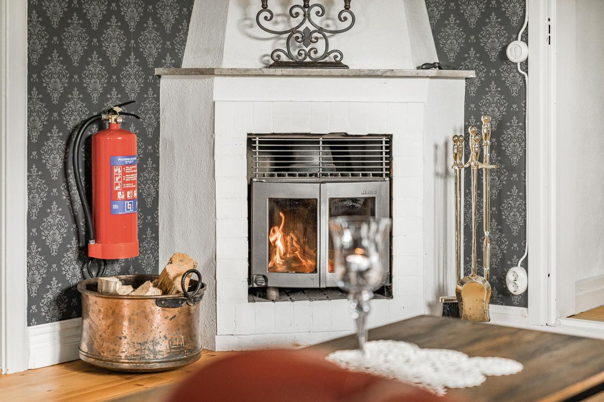 Stubbegarden - Unique Swedish Style With Fireplace Вадстена Экстерьер фото