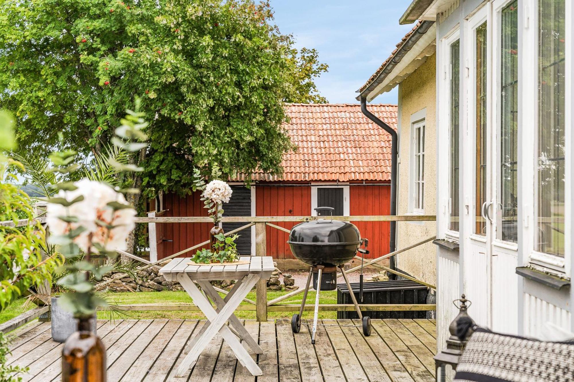 Stubbegarden - Unique Swedish Style With Fireplace Вадстена Экстерьер фото